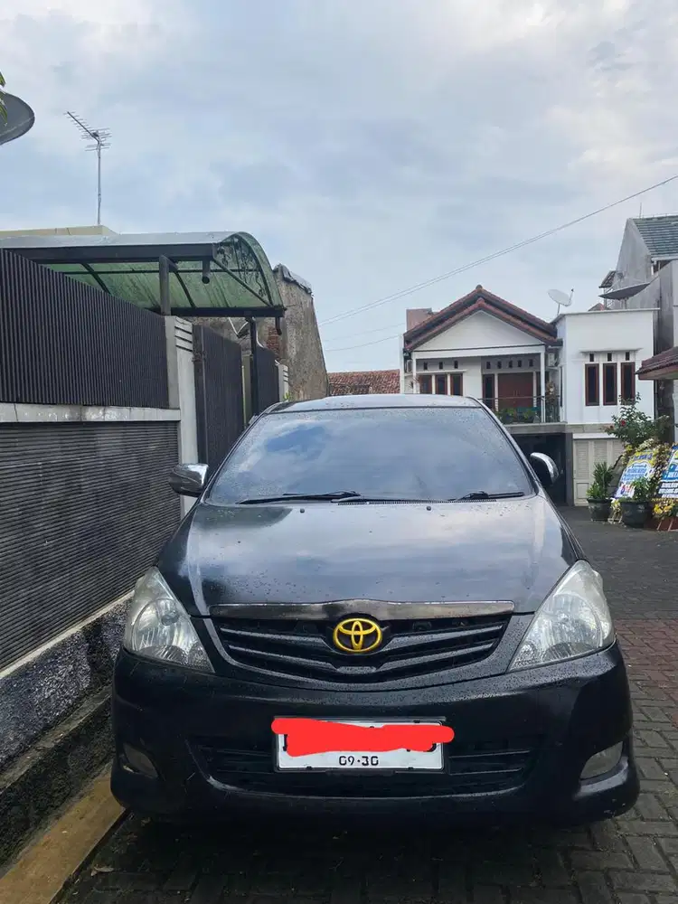 Toyota Kijang Innova 2011 Bensin