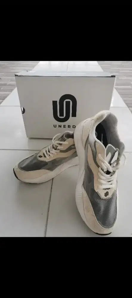 Sepatu unerd u 43