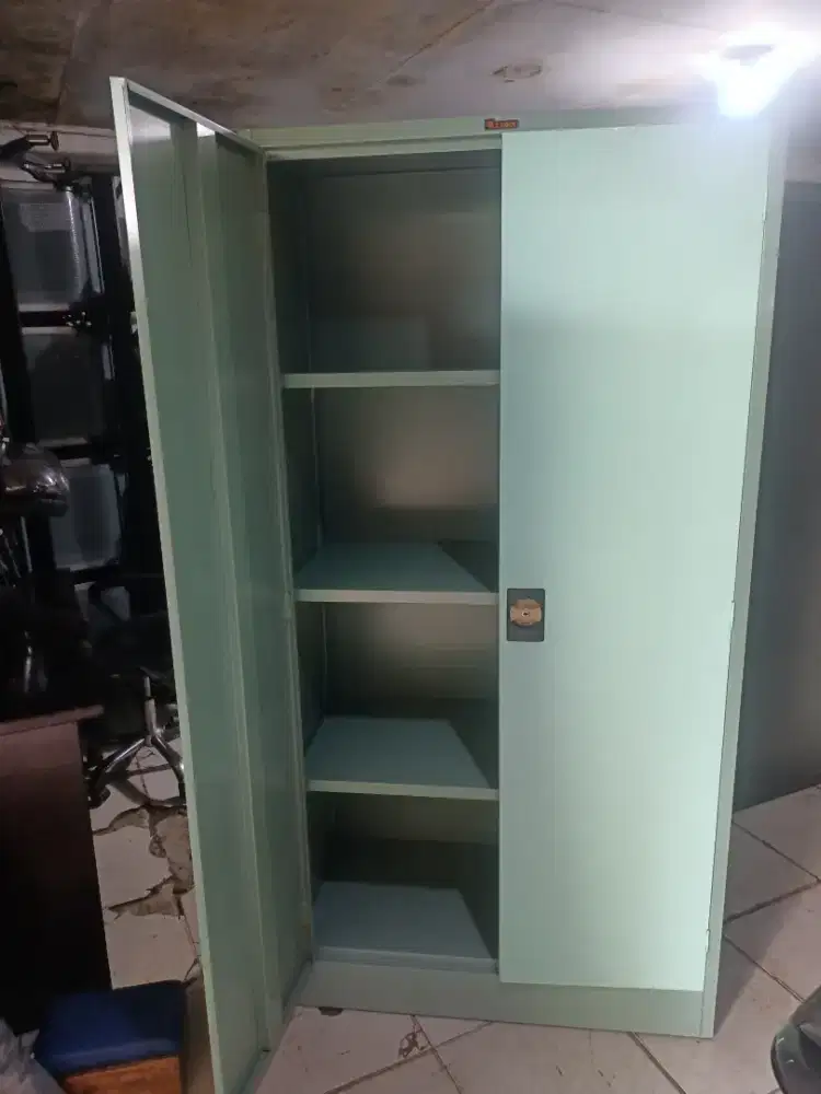 Lemari besi/ Arsip bekas