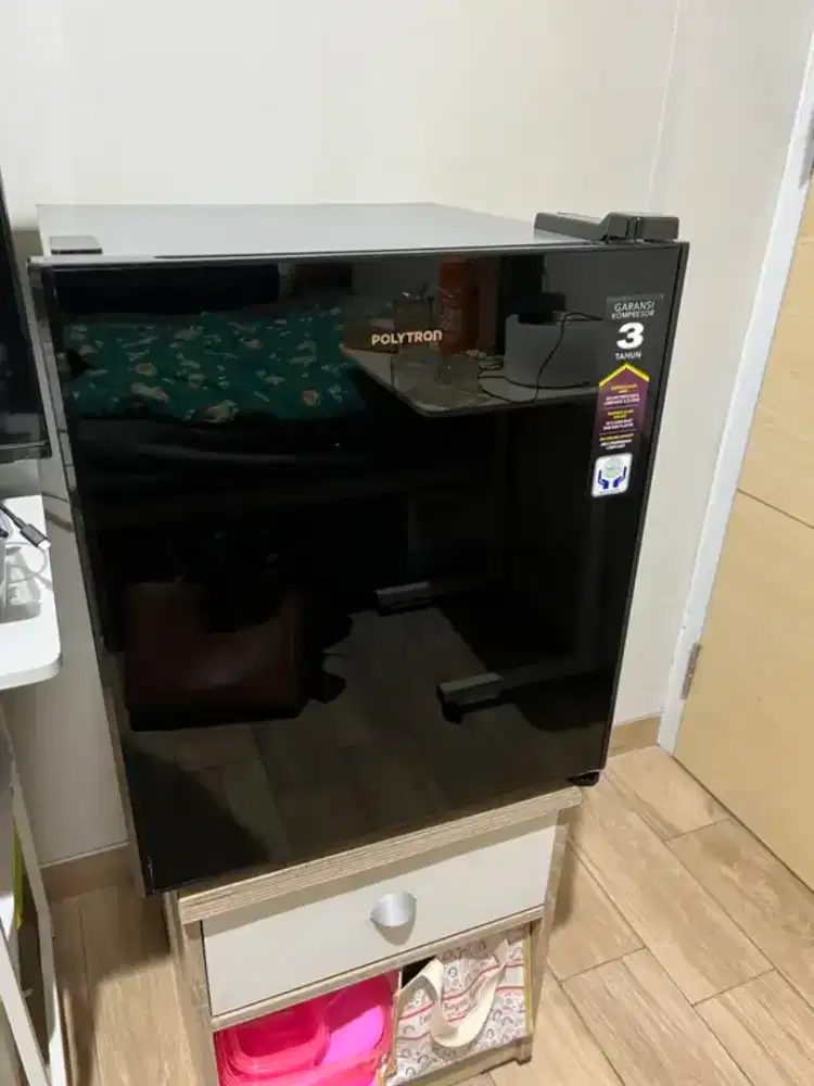 Kulkas mini portable polytron