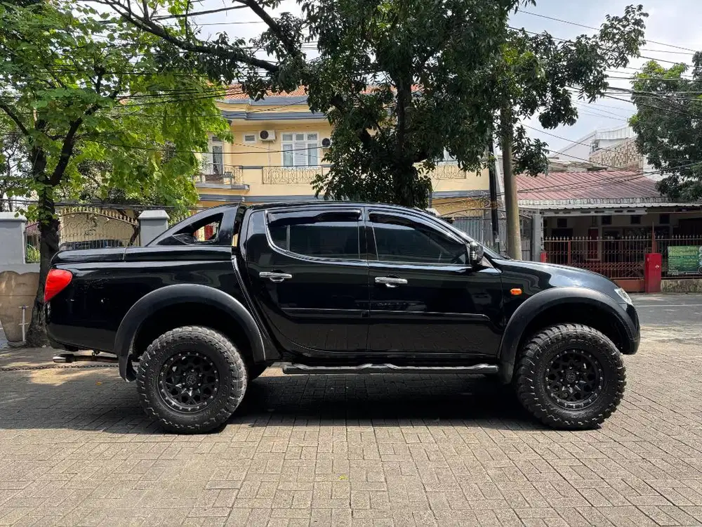 Jual Cash Mitsubishi Strada Triton 4x4 2.5 Exceed AT 2008