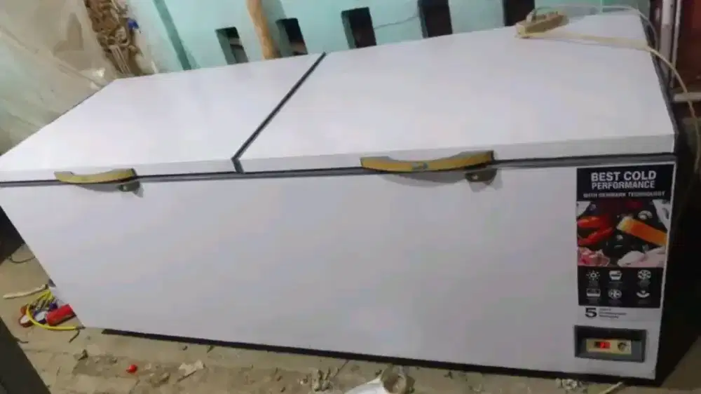 Freezer bok merek Gea kapasitas 1200 liter