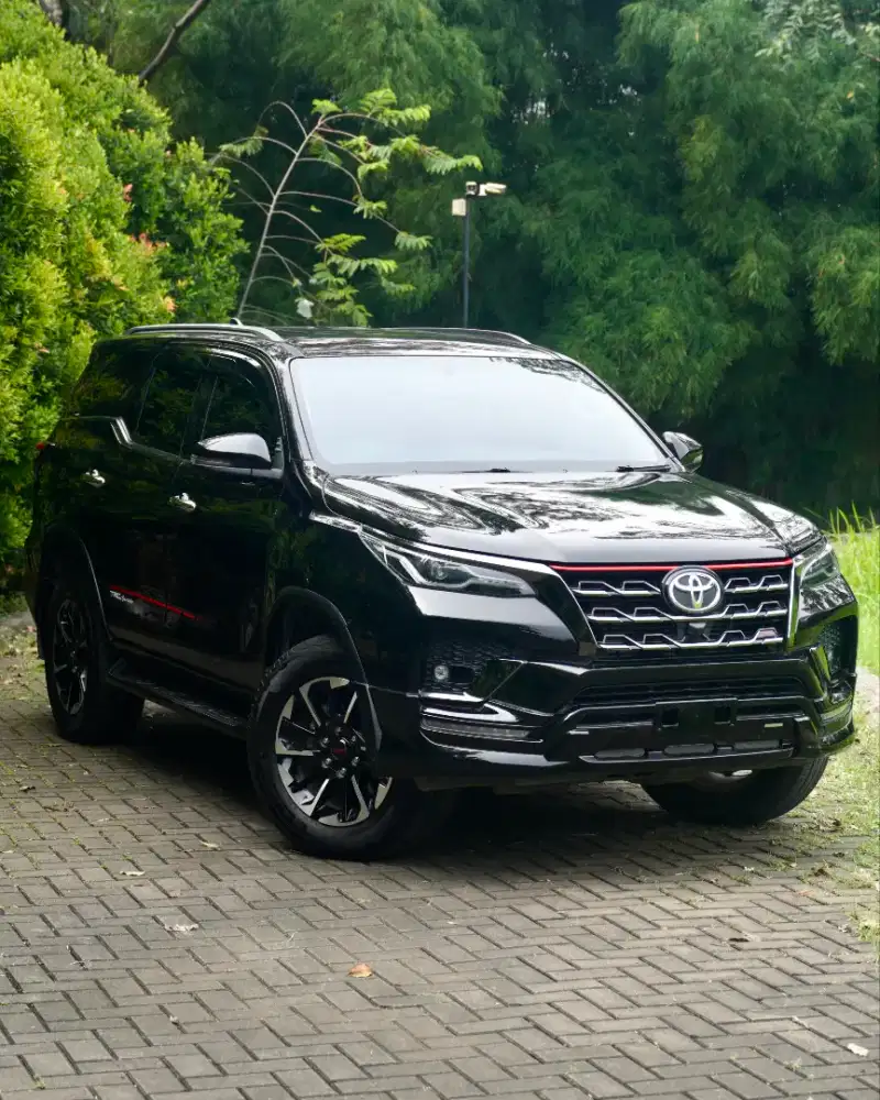 Toyota Fortuner 2.4 VRZ TRD Solar Matic 2021 Low odo tangan 1 hitam