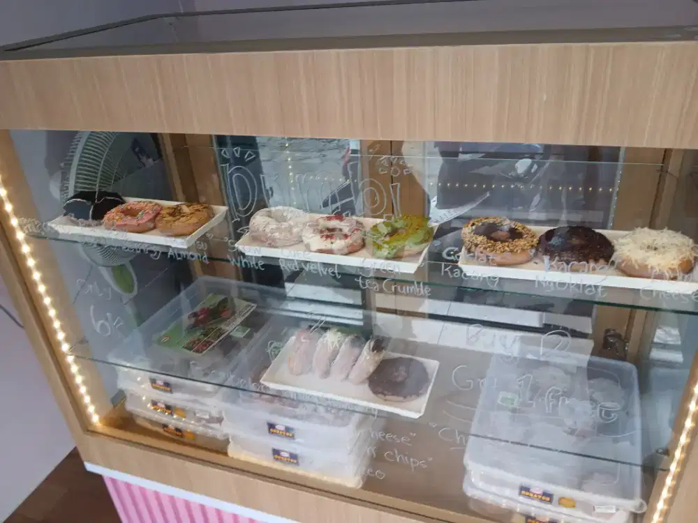 Lowongan Pekerjaan Penjaga Toko Donat & Team Produksi