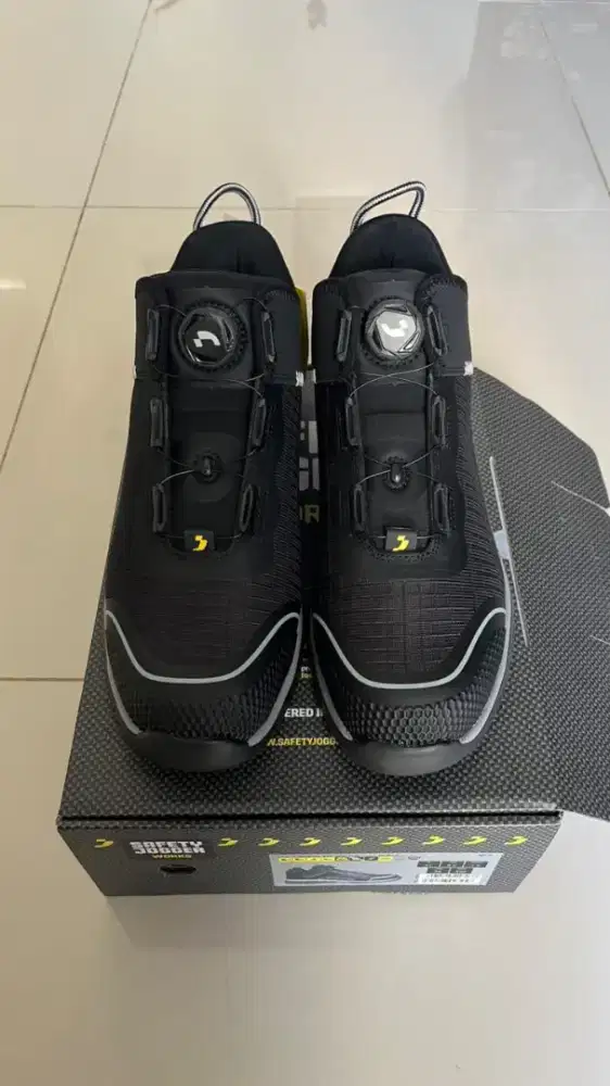 Sepatu safety jogger liggero2