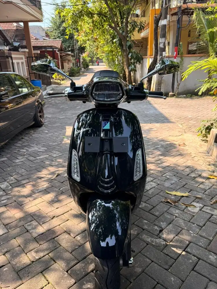 Vespa sprint 2025 low km mulus like new