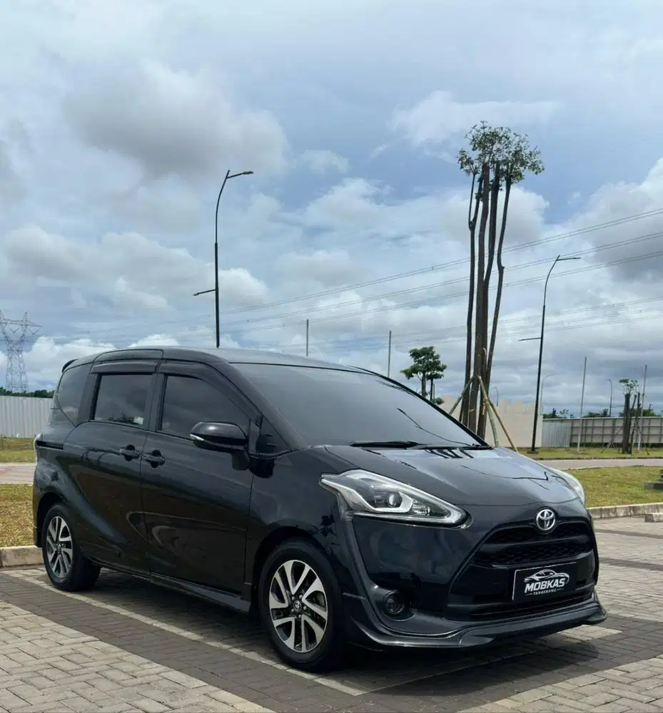 TOYOTA SIENTA Q (2017)