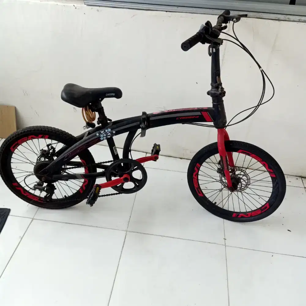 Sepeda bekas lipat merek united warna hitam