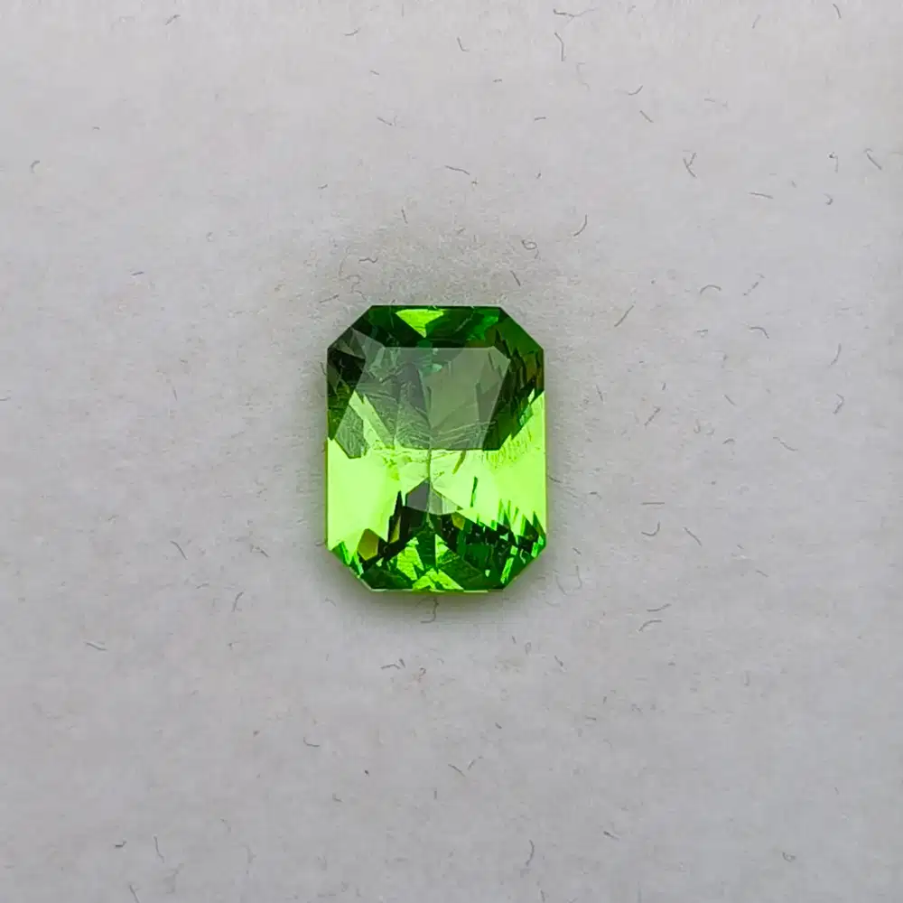 TSAVORITE GARNET 2.5ct NTE TANZANIA GRI
