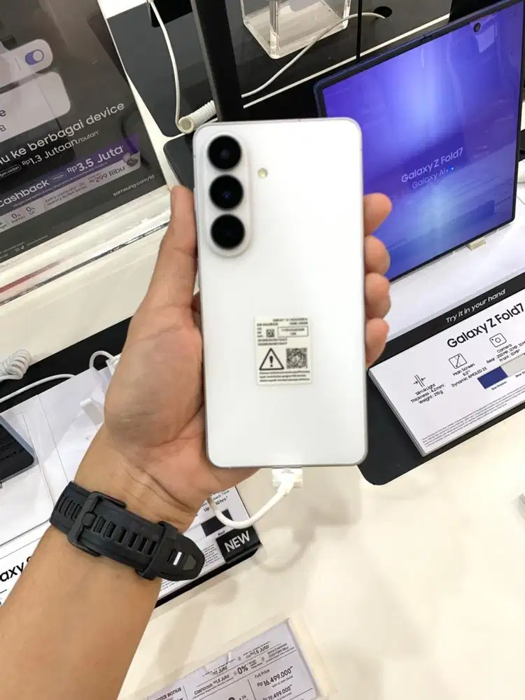 SAMSUNG S26 12/256GB