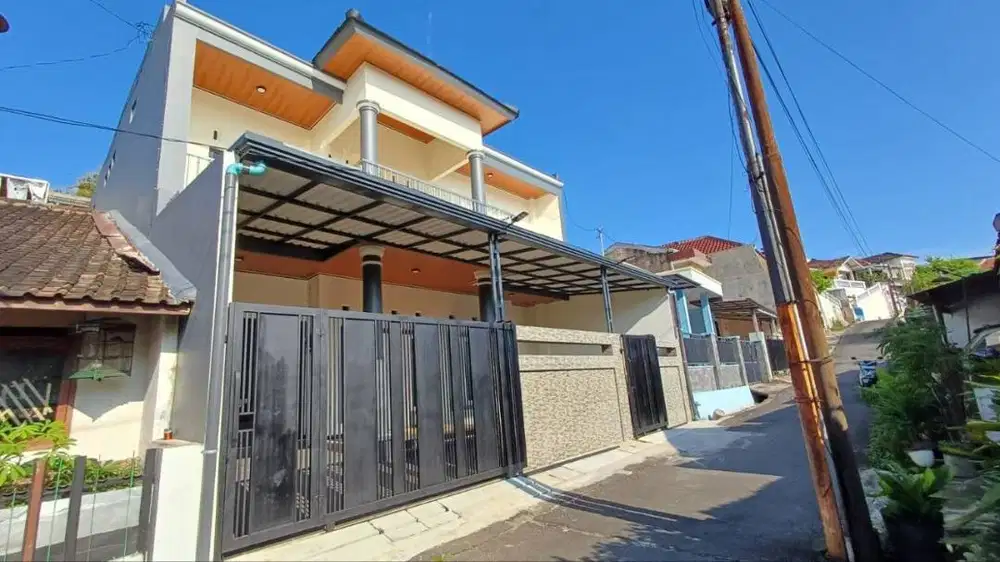 Rumah Mewah dekat rumah sakit colombia di wologito semarang