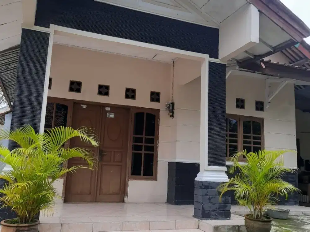 Rumah Lega 5 Kamar, Ada Halaman Belakang – Siap Huni!