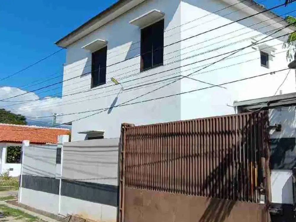 ruma 2 lantai siap huni