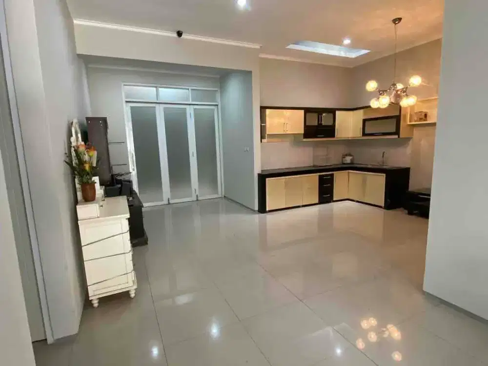 For Sale
Rumah Siap huni
TKI V Sommerville 

SHM
LT. 144 m² 
LB. ±130 m² 
Lebar muka 9 mtr
3+1 KT
2+1 KM
Listrik 4.400 watt
Jetpump + filter 2 & toren
Ac tiap kamar
Water heater central
Furnish yg nempel
Dak jemur 
Carport 2 mobil

2,2M nego