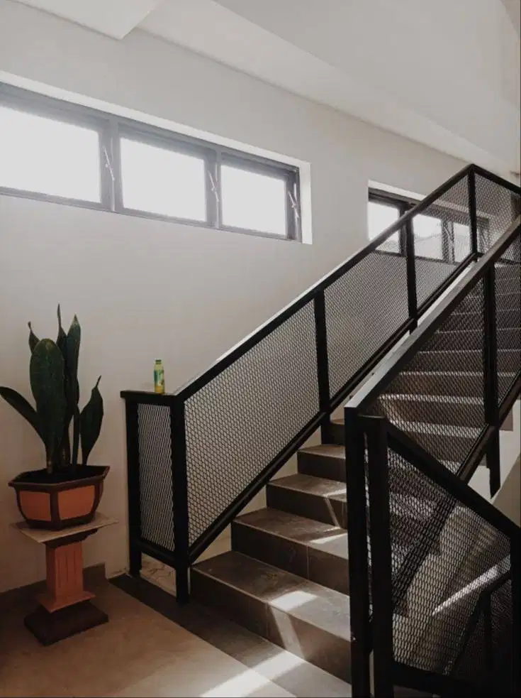 Reling pegangan tangga balkon minimalis, bengkel las sawargi kreasindo