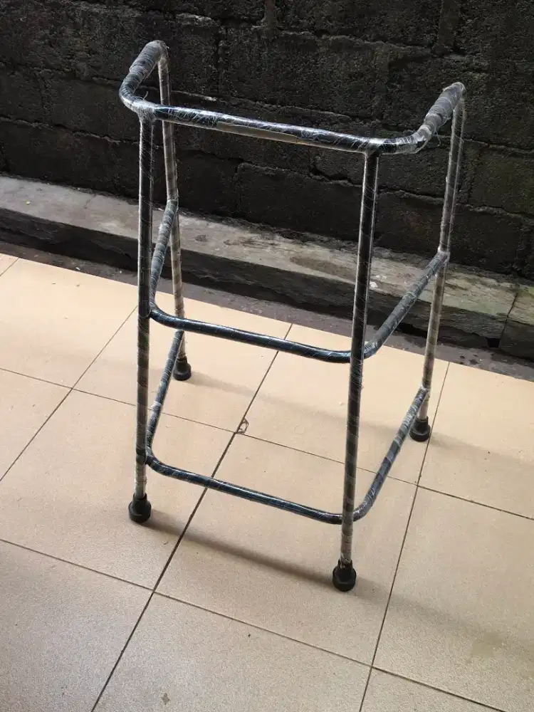 alat bantu jalan (masih segel)