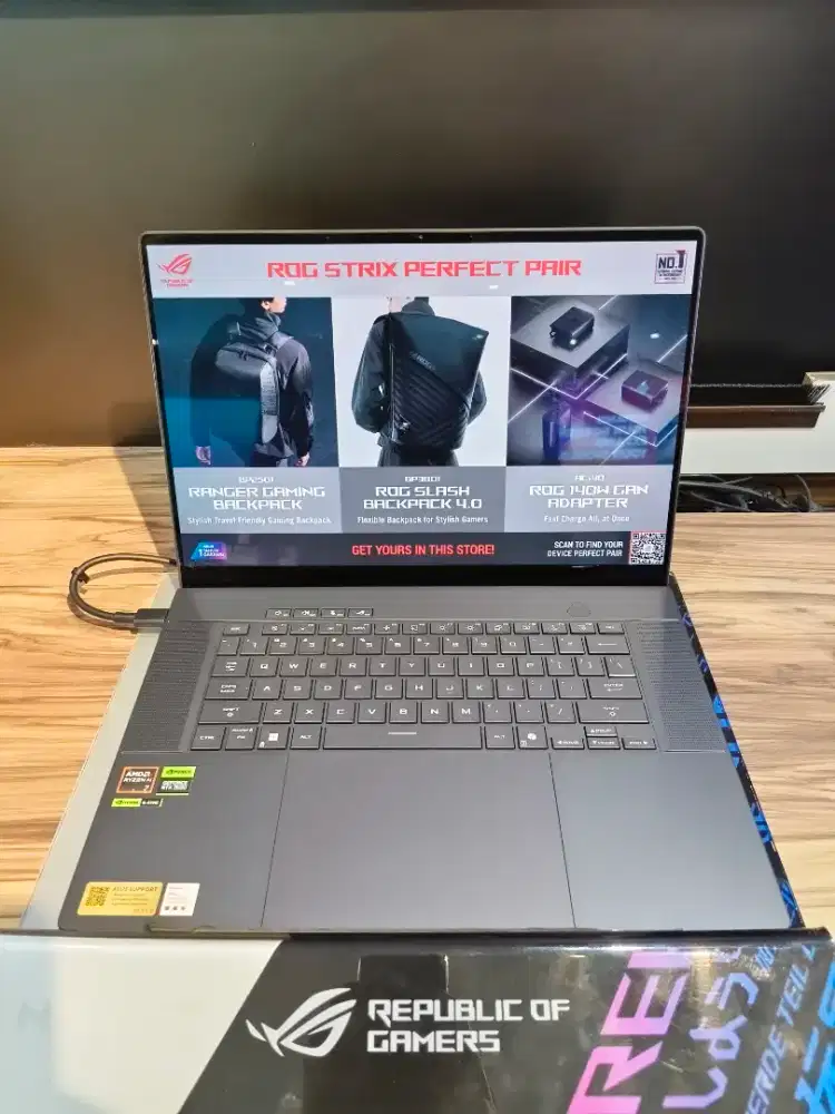 CICILAN LAPTOP ASUS ROG ZEPHYRUS AMD RYZEN 7 32/1TB PROMO BUNGA RINGAN