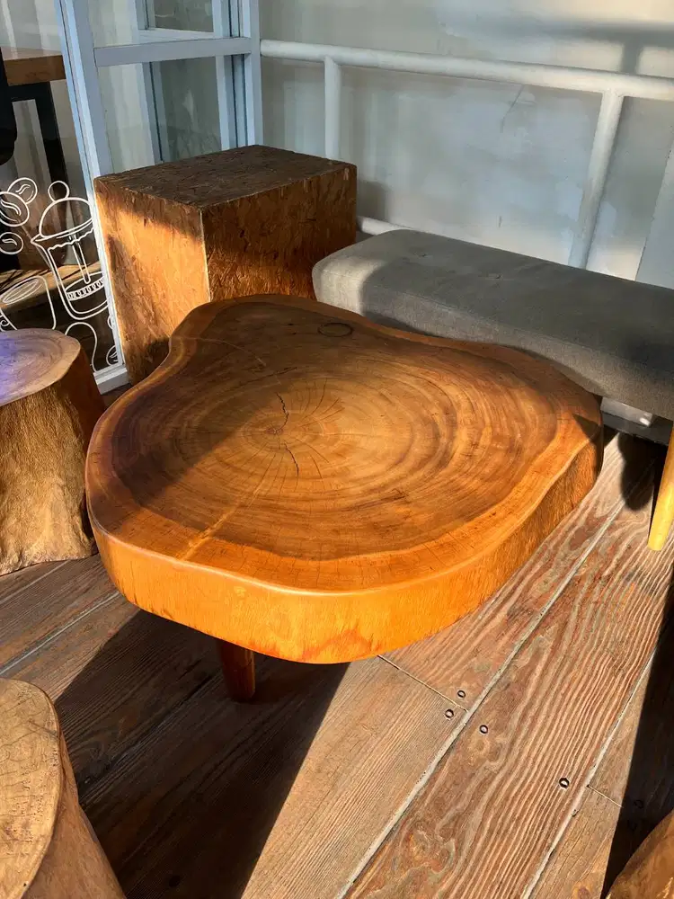 dijual meja kayu asli cocok utk cafe