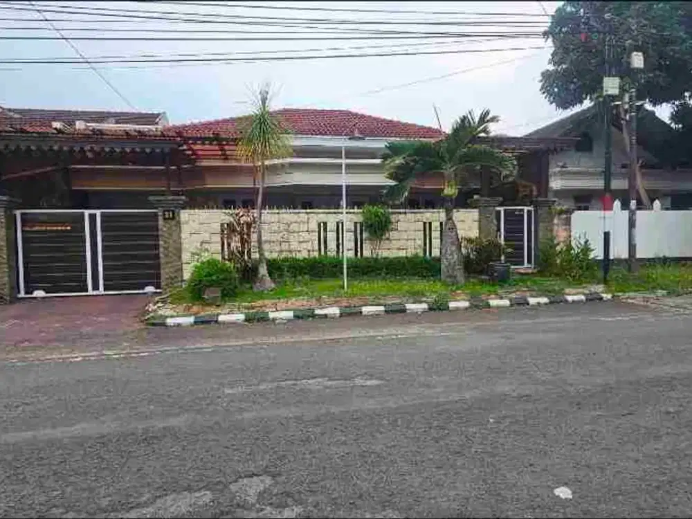 rumah mewah jalan 12 m bisa buat usaha atau kantor di jalan utama sulfat agung bagus buat hunian kondisi bagus dan lingkungan tenang