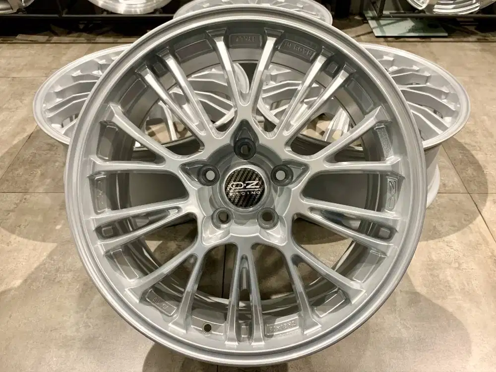 Velg OZ Racing Botticelli HLT, R-18, Lebar 8, PCD 5x112