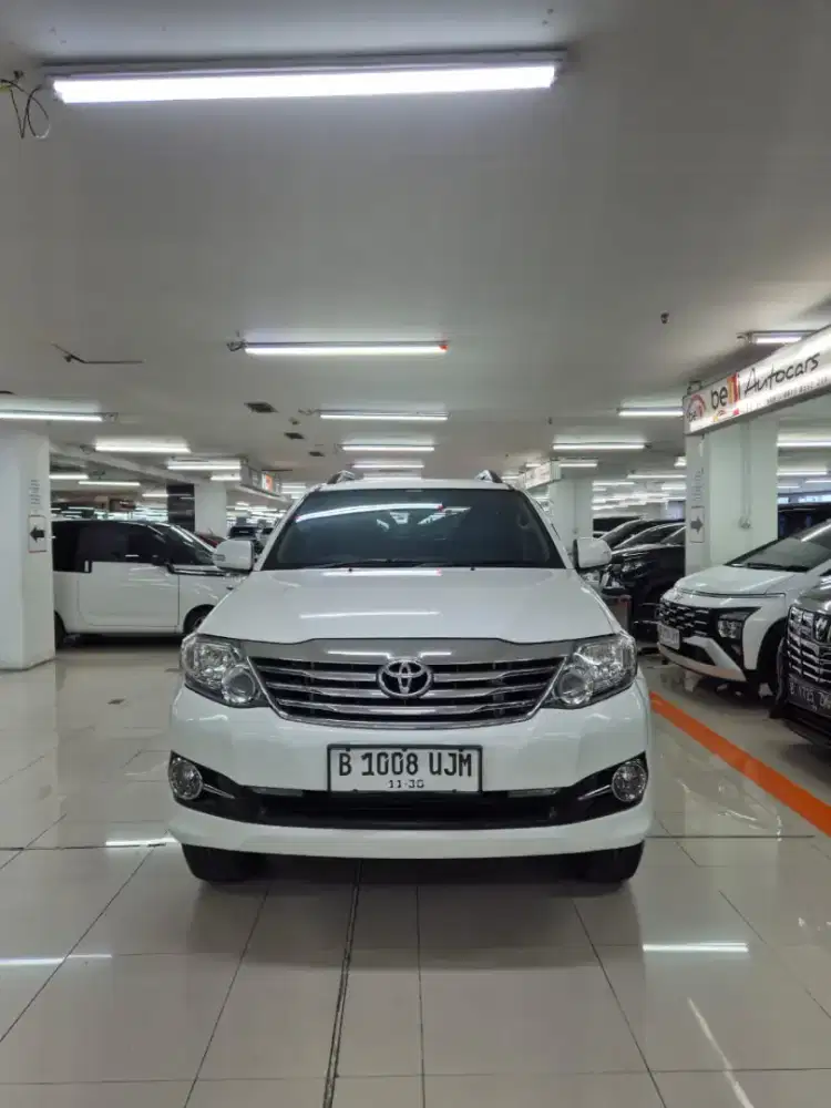 Toyota fortuner G lux at (apik) bensin 2015 putih