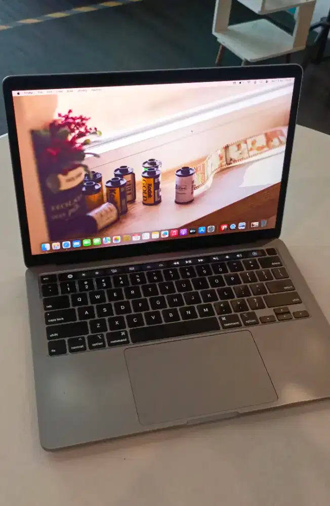 Macbook Pro 2020 i5/16/256 Touchbar Cocok Buat Desain