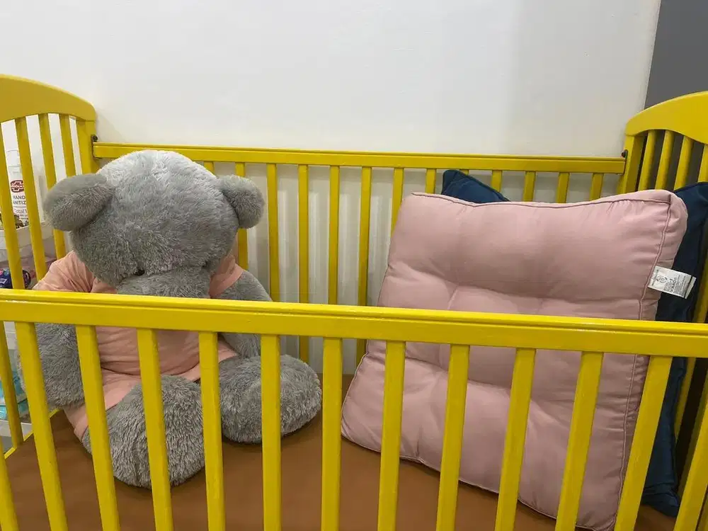 Tempat Tidur Bayi