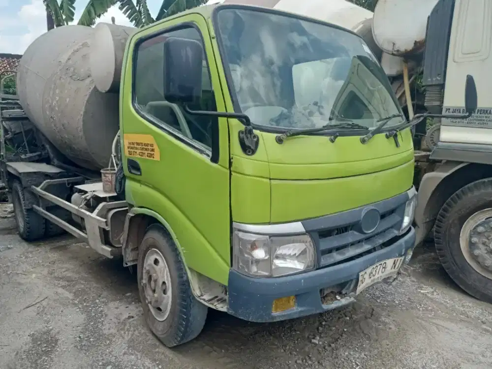 Truck mixer Hino Dutro tahun 2019