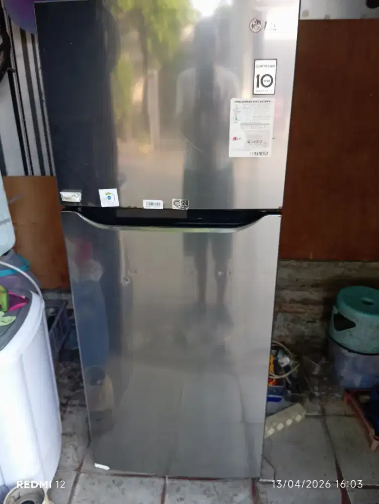 kulkas 2 pintu merek LG normal bagus