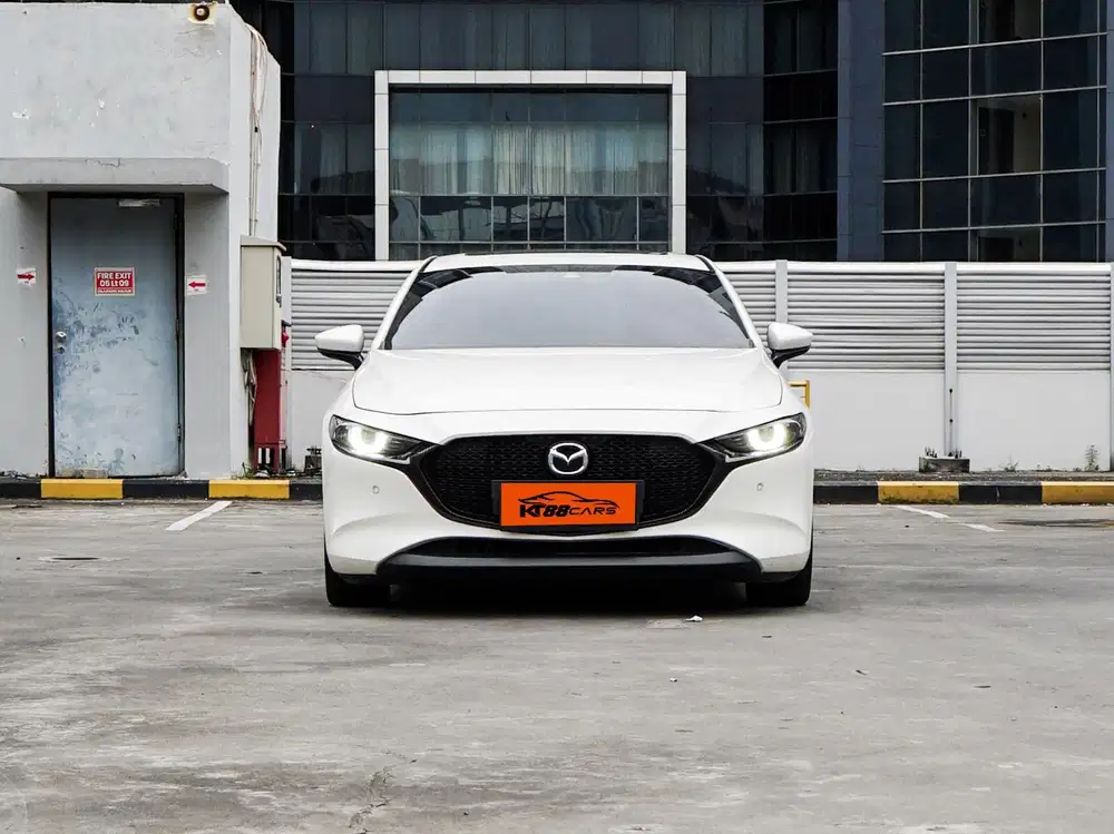 Mazda3 HB Hatchback 2.0 Skyactive G Facelift White On Red 2019/2020