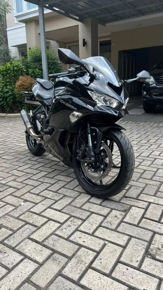DIJUAL CEPAT Kawasaki ZX-25R Non ABS Tahun 2022