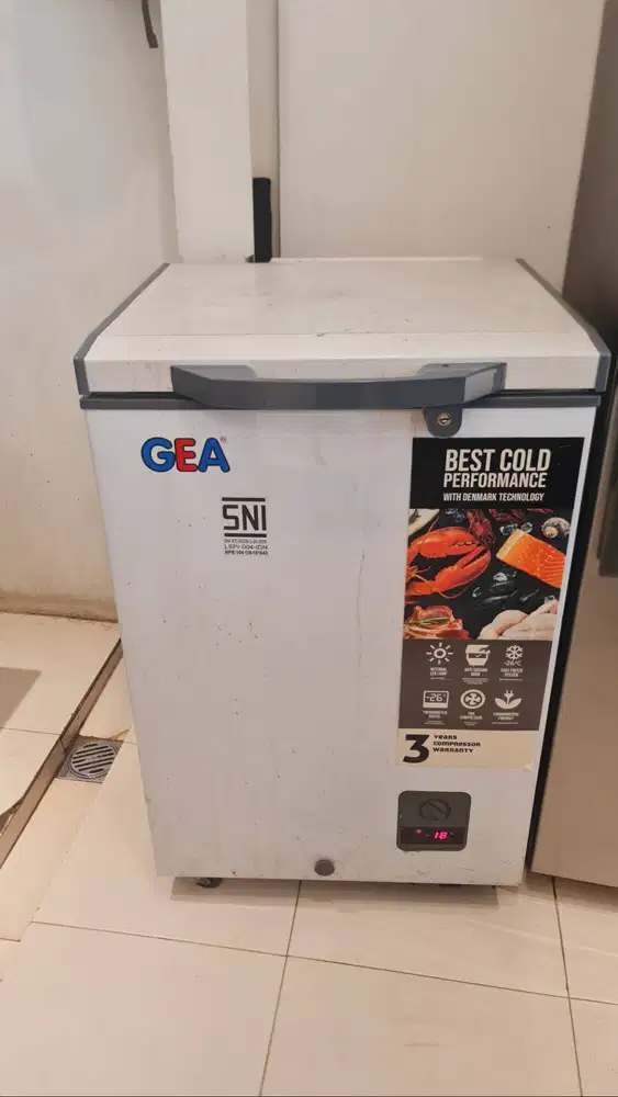 dijual bekas freezer box merek gea kondisi bagus