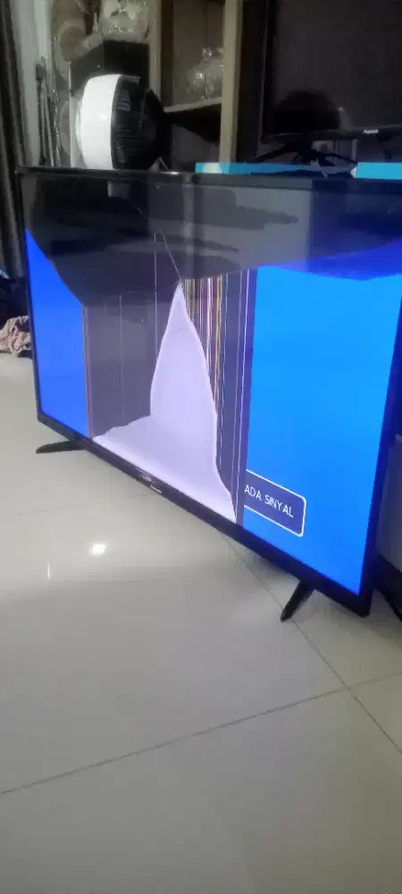 TV LED 43iN Pecah Lok Tanah Abang