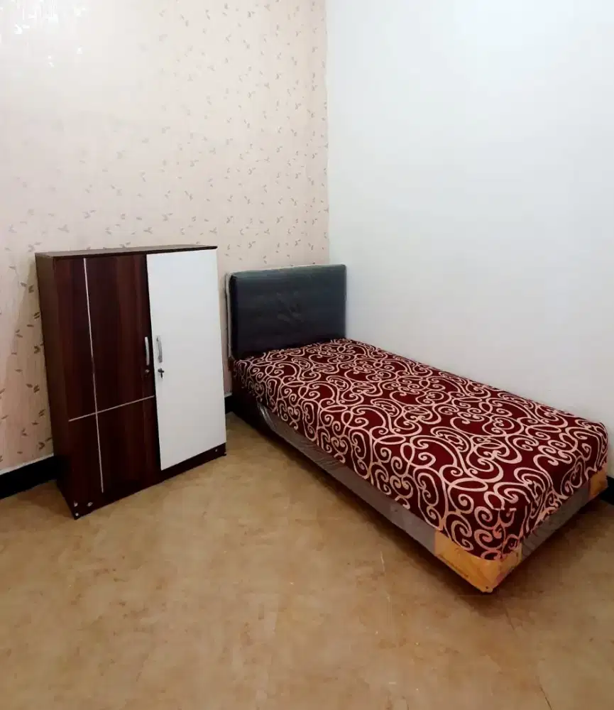 Kos Putri Tengah Kota, Kost