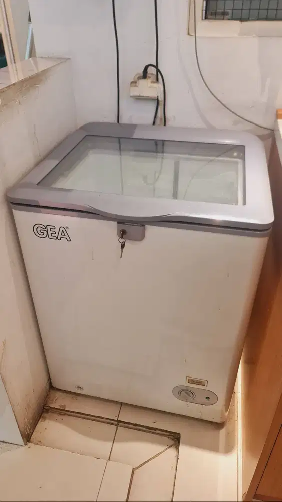 dijual bekas freezer sliding flat merek gea