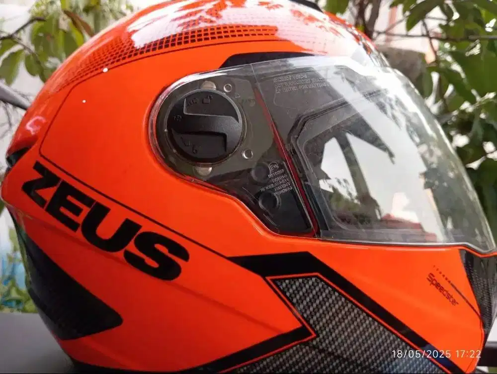 Helm Zeus (tayang ulang)
