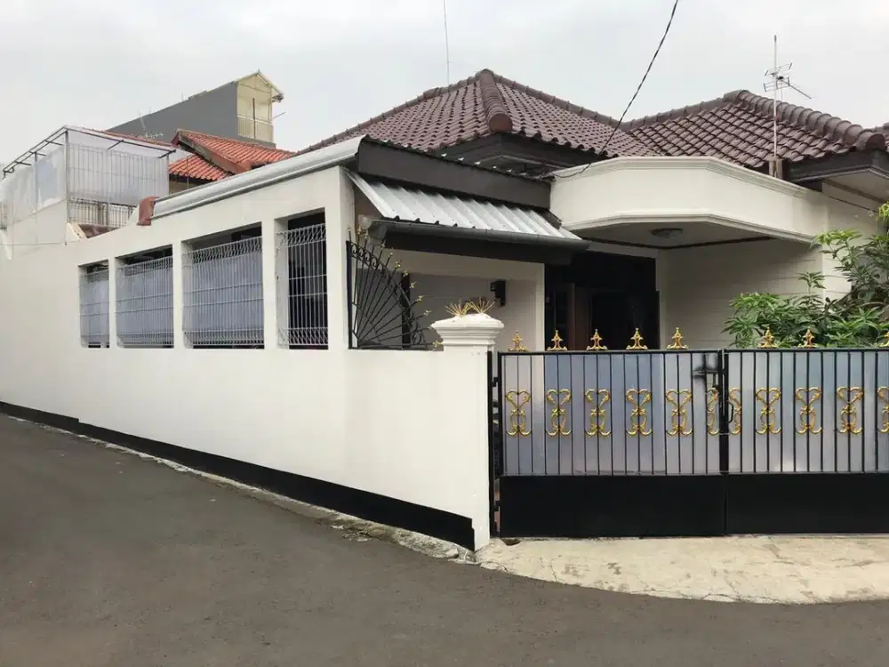 Dijual Rumah (Ant) di Hoek, Jakarta Timur.