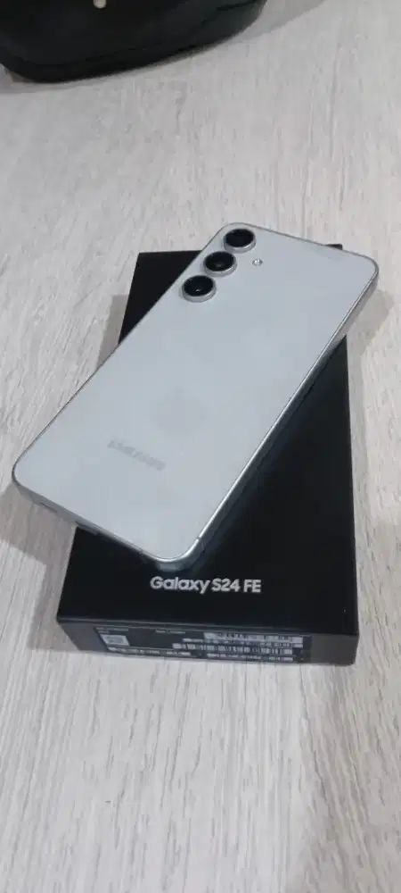 Samsung S24 FE 8/256 gb