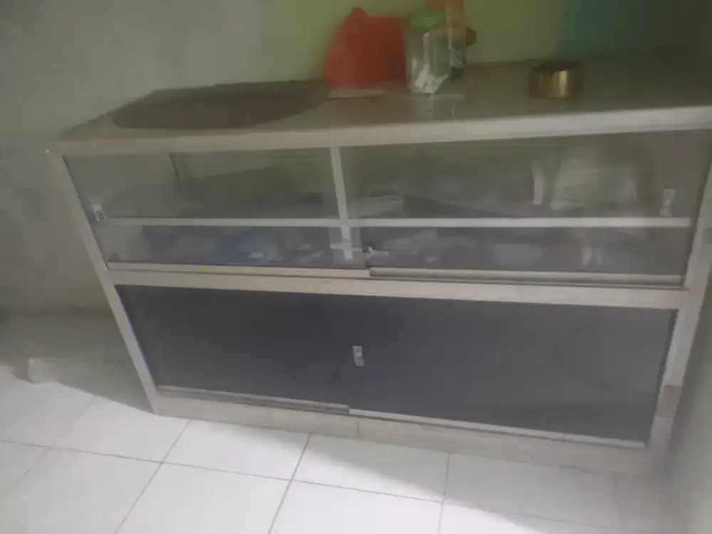 Etalase Bekas Konter