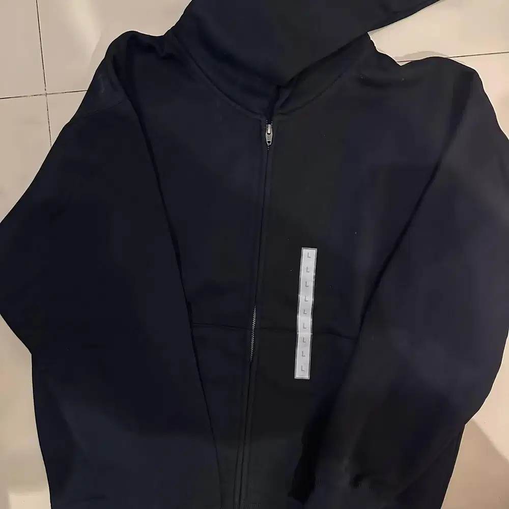 HOODIE ZIPPER GU HITAM SIZE L