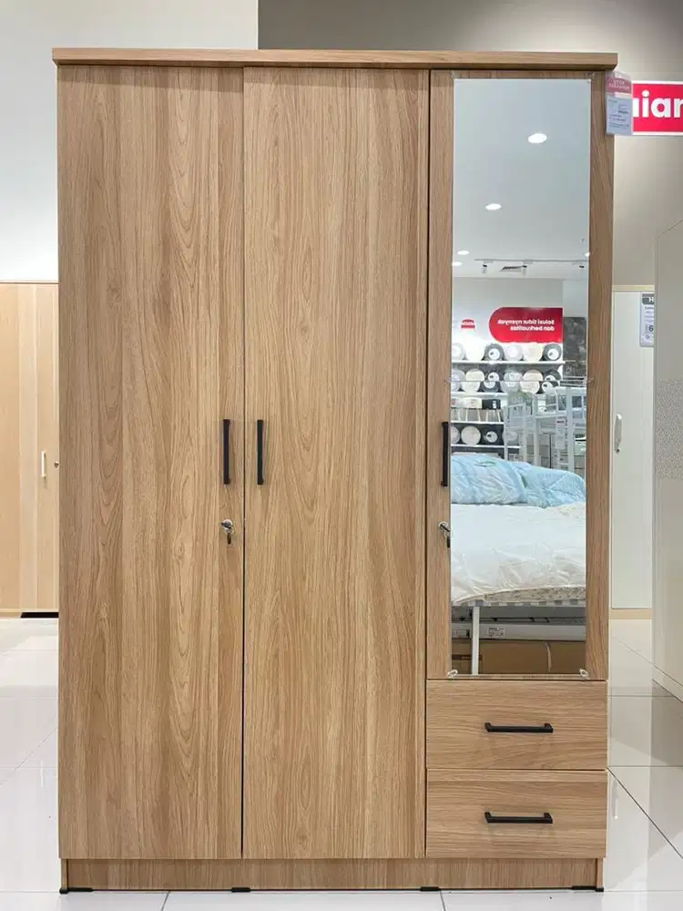Lemari Pakaian 3 Pintu
