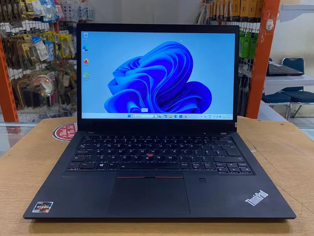 Lenovo ThinkPad P14S Amd Ryzen 5 Pro Ram 16GB SSD 256GB VGA 4GB Mulus