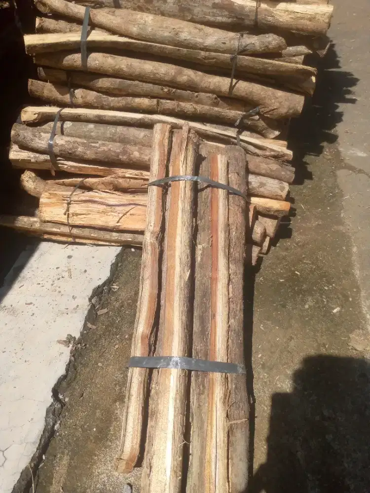 Kayu bakar sengon