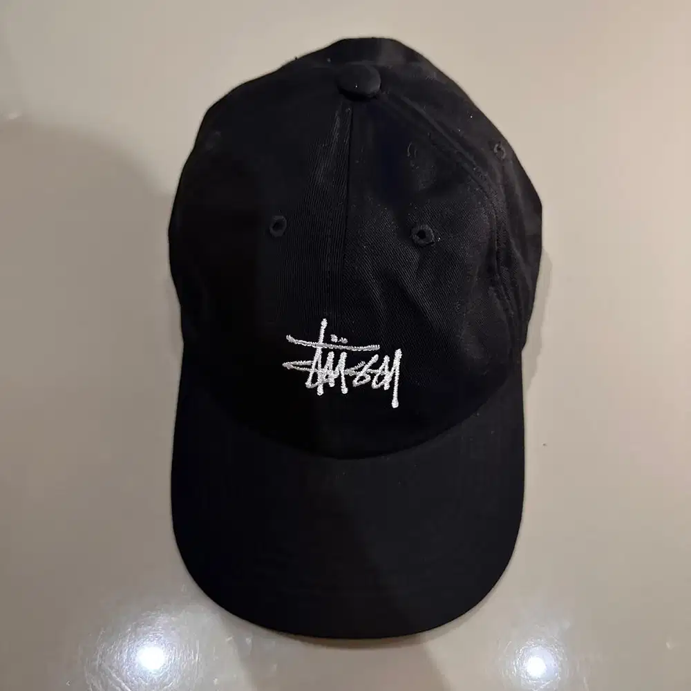 TOPI STUSSY HITAM