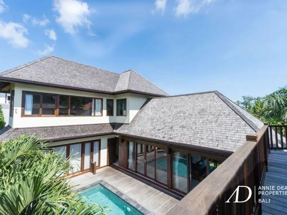 FREEHOLD MODERN WOODEN ARCHITECTURE IN UNGASAN