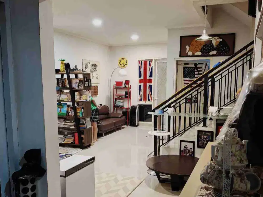 DIJUAL RUMAH DI CLUSTER BOHEMIA GADING SERPONG LOKASI STRATEGIS