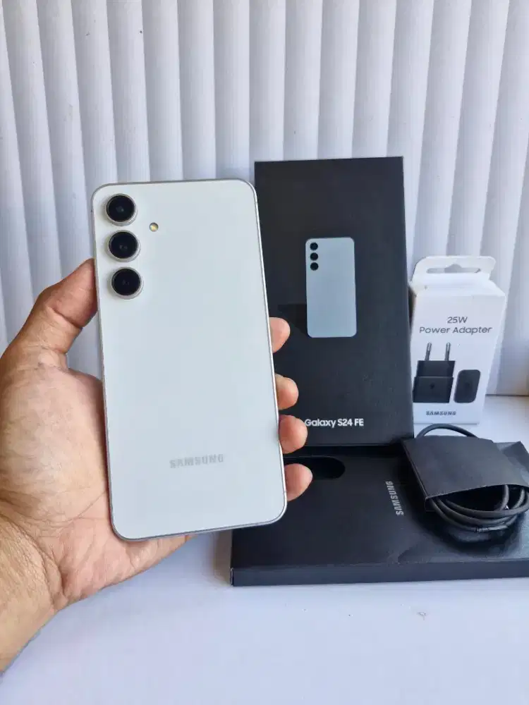 SAMSUNG S24 FE 8/512 super muluss like new