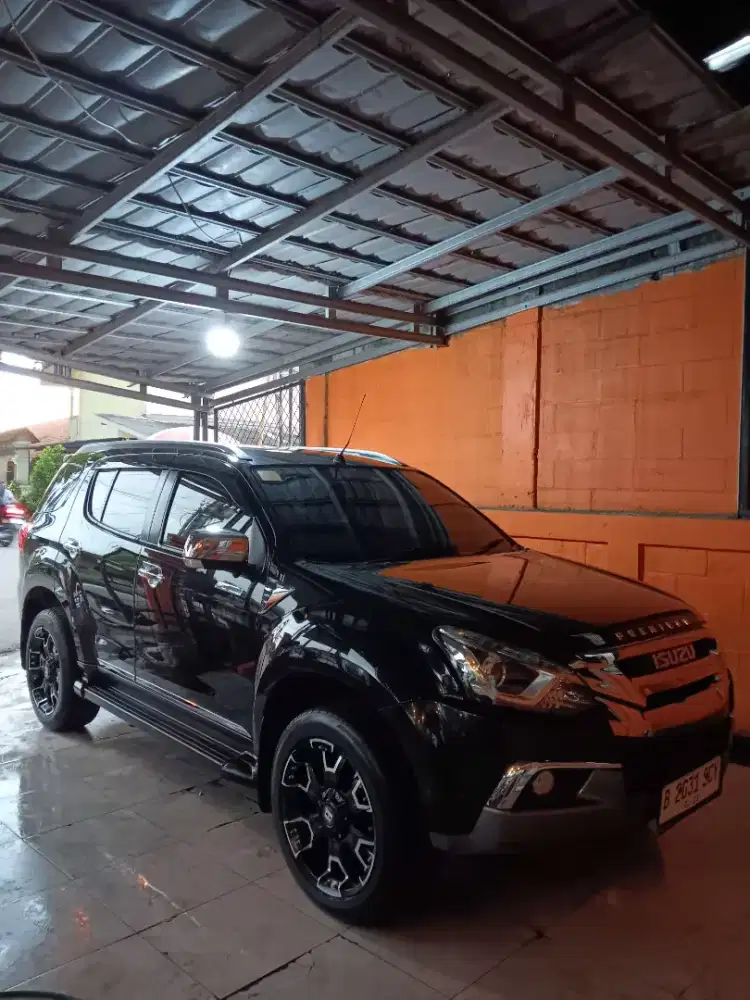 Isuzu MU-X 2.5 Premiere AT 2019