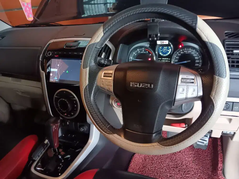 Isuzu MU-X 2.5 Premiere AT 2019
