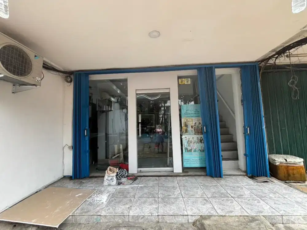 Dijual Ruko di Mampang Raya, Kondisi Baru Renovasi, LT.400m2, Semi Furnished